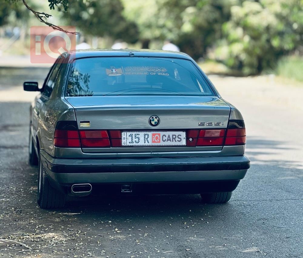 بی ئێم دەبڵیو سیریەس 5